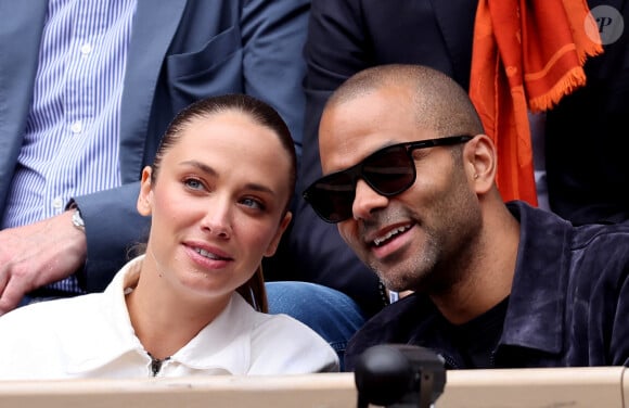 Tony Parker et sa compagne Agathe Teyssier dans les tribunes des Internationaux de France de tennis de Roland Garros 2024 à Paris, France, le 2 juin 2024. © Jacovides-Moreau/Bestimage 