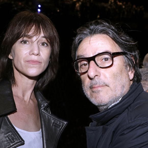 Charlotte Gainsbourg et Yvan Attal - La grande conférence du collectif agirensemble présente "Solitude d'Israël", le livre de Bernard-Henri Lévy à la salle Pleyel à Paris le 19 mars 2024. © Cédric Perrin / Bestimage 