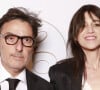 "une faveur" au public. "C'est rare que ça m'arrive mais il faut que je vous demande quelque chose ce soir.
Yvan Attal, Charlotte Gainsbourg - Photocall de la 10ème édition du "Global Gift Gala 2022" au Four Seasons Hotel George V à Paris le 19 novembre 2022. © Christophe Aubert via Bestimage 