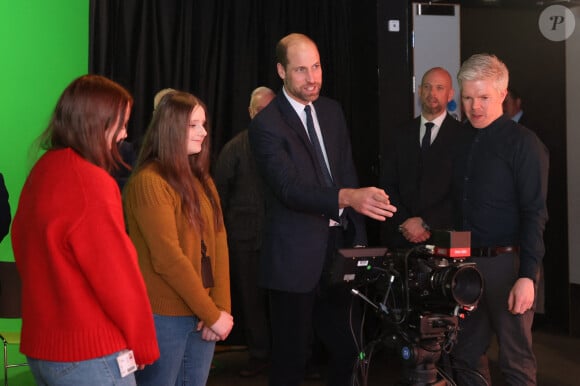 Le Prince de Galles a visité le Foyer de Belfast, un service d'hébergement temporaire et d'accompagnement géré par l'organisation caritative Simon Community, qui est membre de la coalition locale Homewards Northern Ireland. Une partie du travail de Simon Community consiste à mettre en oeuvre des programmes visant à prévenir et à mettre fin au sans-abrisme pour les jeunes qui quittent le système de prise en charge. 