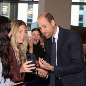 Le Prince de Galles enregistre un message vidéo pour l'ami d'un étudiant qui a manqué sa visite au centre du campus de la ville de Belfast de l'Université d'Ulster, où il a entendu parler du travail effectué pour consolider l'Irlande du Nord en tant que leader mondial de l'excellence créative et de l'innovation, en développant et en perfectionnant la future main-d'oeuvre et en développant les capacités technologiques.