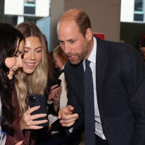 Le Prince de Galles enregistre un message vidéo pour l'ami d'un étudiant qui a manqué sa visite au centre du campus de la ville de Belfast de l'Université d'Ulster, où il a entendu parler du travail effectué pour consolider l'Irlande du Nord en tant que leader mondial de l'excellence créative et de l'innovation, en développant et en perfectionnant la future main-d'oeuvre et en développant les capacités technologiques.