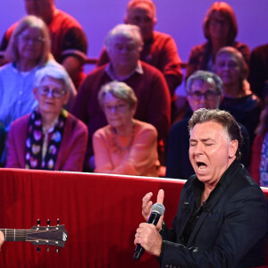 Exclusif - Jean-Felix Lalanne et Roberto Alagna - Enregistrement de l'émission Vivement dimanche, diffusée sur France 3 le 17 novembre 2024. © Guillaume Gaffiot / Bestimage 