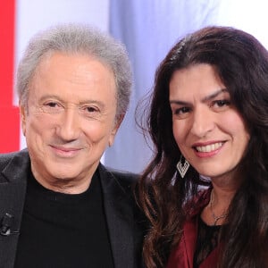 Exclusif - Michel Drucker et Elise Boghossian - Enregistrement de l'émission Vivement dimanche, diffusée sur France 3 le 17 novembre 2024. © Guillaume Gaffiot / Bestimage 