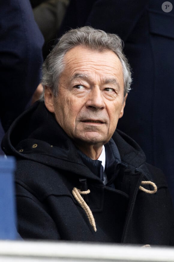 Michel Denisot dans les tribunes du match de Ligue 1 Uber Eats "PSG-Rennes" (1-1) au Parc des Princes à Paris le 25 février 2023. © Cyril Moreau/Bestimage 