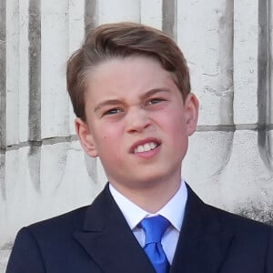 Un ancien pilote de Charles a révélé dans le podcast du magazine "Hello" que William avait voyagé avec Diana, Charles et son frère Harry jusqu'à l'âge de 12 ans
Le prince George - Les membres de la famille royale britannique au balcon du Palais de Buckingham lors de la parade militaire "Trooping the Colour" à Londres le 15 juin 2024 © Julien Burton / Bestimage 