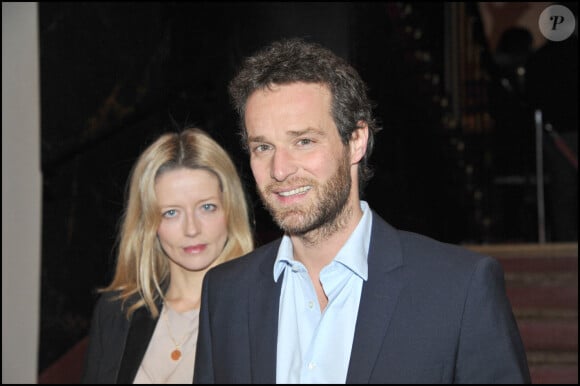 Laure Marsac et Guillaume Cramoisan devant la salle Wagram à Paris.