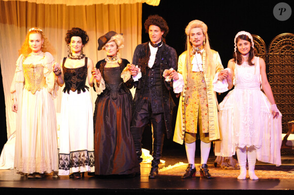 Julie Judd, Fanny Gilles, Françoise Pavy, Guillaume Cramoisan et jean-marie Galey au théâtre de la Pépinière à Paris en juin 2012.