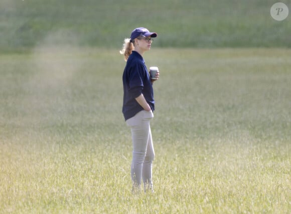 Sophie Rhys-Jones, duchesse d'Edimbourg, et sa fille Louise Mountbatten-Windsor (Lady Louise Windsor), participent à une course de calèches à Windsor, le 16 juin 2024. 