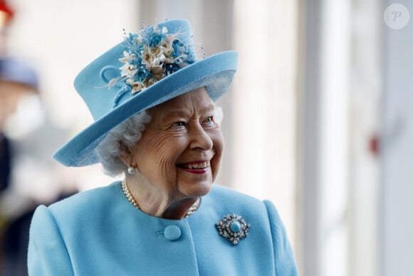 La reine Elisabeth II d'Angleterre visite les bureaux de British Airways à l'occasion du 100ème anniversaire de la compagnie aérienne à Londres, le 23 mai 2019. 