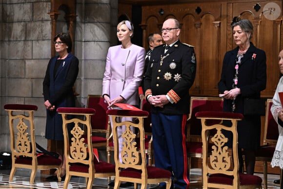 A l'intérieur, le couple princier a rejoint les soeurs d'Albert : Caroline et Stéphanie de Monaco
Stéphanie de Monaco, Charlene et Albert de Monaco ainsi que Caroline de Monaco lors de la messe à la Cathédrale de Monaco pour la fête nationale monégasque le 19 novembre 2024 à Monaco Photo by David NIVIERE/ABACAPRESS.COM