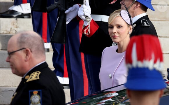 Le prince Albert II et la princesse Charlene de Monaco - La famille princière de Monaco arrive à la cathédrale Notre-Dame Immaculée pour la messe solennelle d'action de grâce et un Te Deum, à l'occasion de la Fête Nationale de Monaco le 19 novembre 2024. © Dominique Jacovides - Bruno bebert / Bestimage 