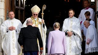 Charlene de Monaco très complice avec sa belle-soeur Stéphanie à la fête monégasque, la princesse rayonne !