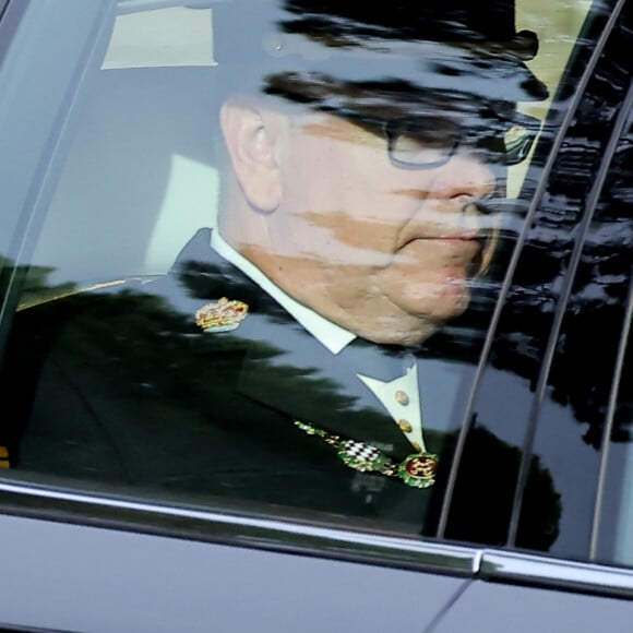 Le prince Albert II de Monaco - La famille princière de Monaco arrive à la cathédrale Notre-Dame Immaculée pour la messe solennelle d'action de grâce et un Te Deum, à l'occasion de la Fête Nationale de Monaco le 19 novembre 2024. © Dominique Jacovides - Bruno bebert / Bestimage 