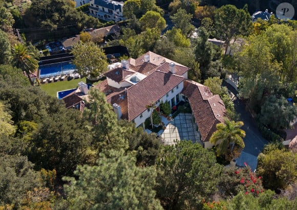 La spectaculaire maison d'Eva Longoria comprenant huit chambres et onze salles de bains
 
Eva Longoria se sépare de sa villa à Beverly Hills.