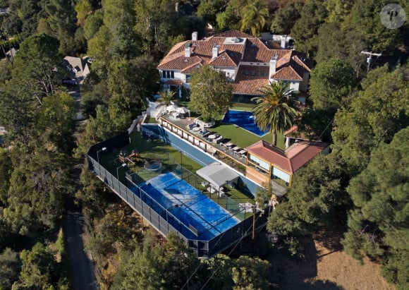 Eva Longoria a décidé de quitter son manoir de Beverly Hills, d'une valeur de 15 millions de dollars aujourd'hui
 
Eva Longoria se sépare de sa villa à Beverly Hills.