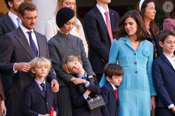 Pierre Casiraghi, Beatrice Borromeo, charlotte Casiraghi, Stefano et Francesco Casiraghi, Balthazar Rassam, Raphaël Elmaleh dans la cour du palais princier le jour de la fête nationale de Monaco le 19 novembre 2024. © Jean-Charles Vinaj / Pool Monaco / Bestimage