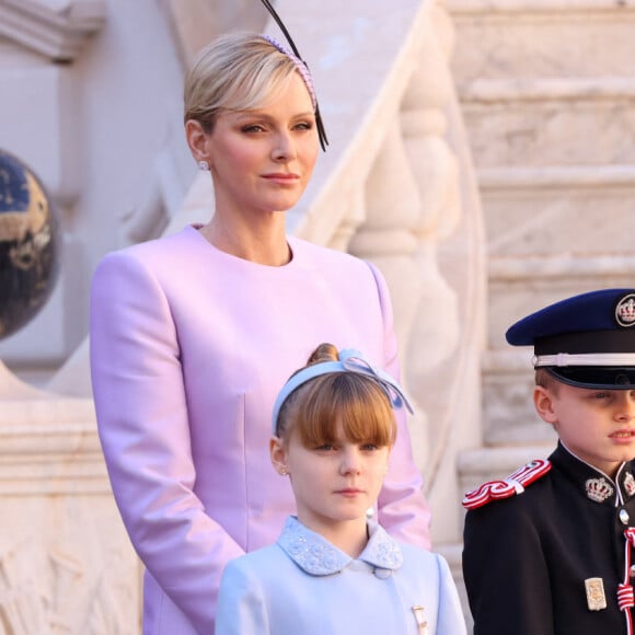 La princesse Charlene de Monaco, la princesse Gabriella, le prince héritier Jacques, la princesse Stéphanie de Monaco dans la cour du palais princier le jour de la fête nationale de Monaco le 19 novembre 2024. © Jean-Charles Vinaj / Pool Monaco / Bestimage