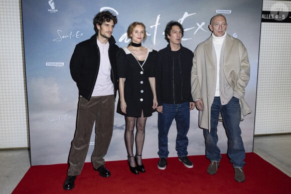 Louis Garrel, Diane Kruger, Pablo Agüero (réalisateur), Vincent Cassel lors de la première du film "Saint-Ex" au cinéma Pathé Wepler à Paris le 19 novembre 2024. © Olivier Borde / Bestimage