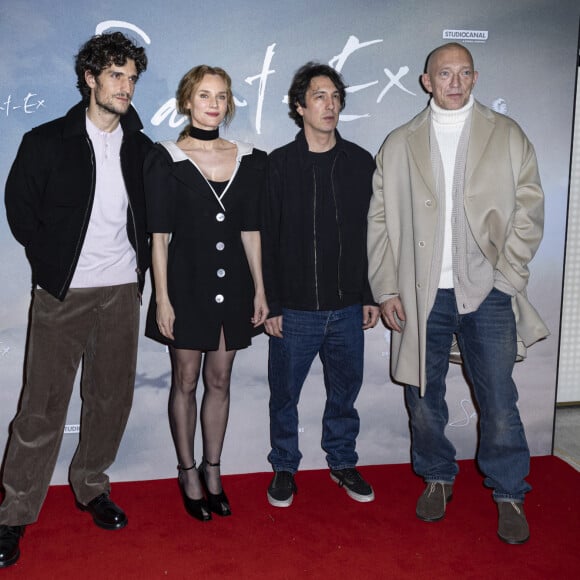 Louis Garrel, Diane Kruger, Pablo Agüero (réalisateur), Vincent Cassel lors de la première du film "Saint-Ex" au cinéma Pathé Wepler à Paris le 19 novembre 2024. © Olivier Borde / Bestimage