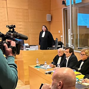 Pierre Palmade au tribunal de Melun avec ses avocats pour son procès pour blessures involontaires à la suite d'un accident de la route en février 2023 dans lequel sa voiture a percuté un autre véhicule à Melun le 20 novembre 2024. © BFM TV via Bestimage