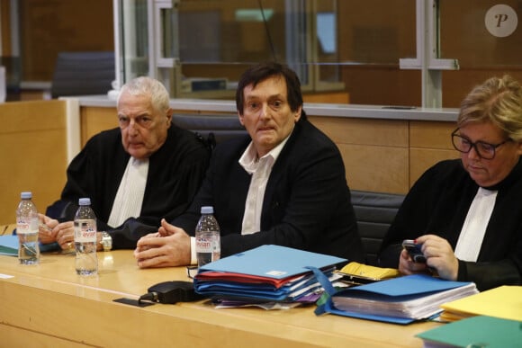 Pierre Palmade au tribunal de Melun avec ses avocats Me Alain Barsikian et Me Céline Lasek pour son procès pour blessures involontaires à la suite d'un accident de la route en février 2023 dans lequel sa voiture a percuté un autre véhicule à Melun. Le 20 novembre 2024. © Christophe Clovis / Bestimage 