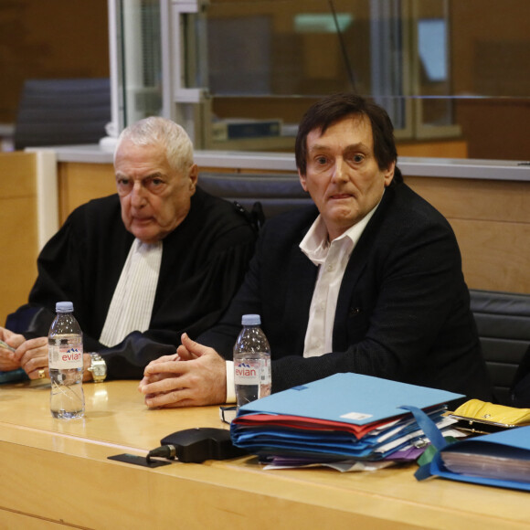 Pierre Palmade au tribunal de Melun avec ses avocats Me Alain Barsikian et Me Céline Lasek pour son procès pour blessures involontaires à la suite d'un accident de la route en février 2023 dans lequel sa voiture a percuté un autre véhicule à Melun. Le 20 novembre 2024. © Christophe Clovis / Bestimage 