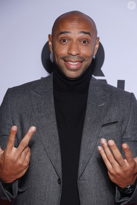 Thierry Henry - People au photocall de la soirée "GQ Men of the Year awards 2024" à l'hôtel Plaza à Paris. Le 20 novembre 2024 © Denis Guignebourg / Bestimage