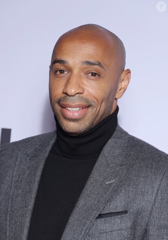 Thierry Henry - People au photocall de la soirée "GQ Men of the Year awards 2024" à l'hôtel Plaza à Paris. Le 20 novembre 2024 © Denis Guignebourg / Bestimage