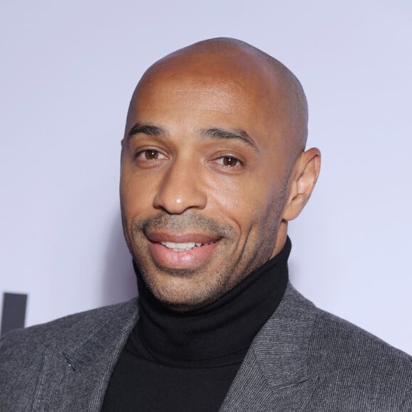 Thierry Henry - People au photocall de la soirée "GQ Men of the Year awards 2024" à l'hôtel Plaza à Paris. Le 20 novembre 2024 © Denis Guignebourg / Bestimage