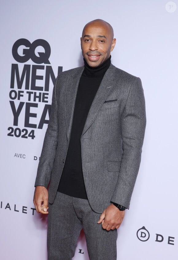 Thierry Henry - People au photocall de la soirée "GQ Men of the Year awards 2024" à l'hôtel Plaza à Paris. Le 20 novembre 2024 © Denis Guignebourg / Bestimage