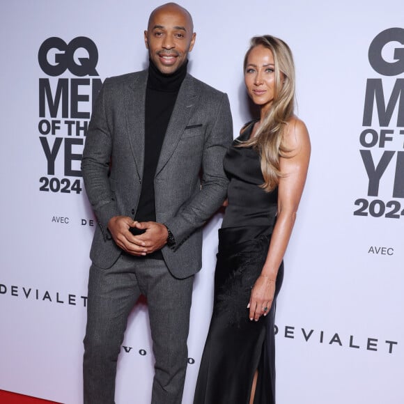 Thierry Henry et sa femme Andrea Rajacic - People au photocall de la soirée "GQ Men of the Year awards 2024" à l'hôtel Plaza à Paris. Le 20 novembre 2024 © Denis Guignebourg / Bestimage