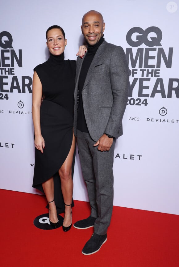 Thierry Henry et sa femme Andrea Rajacic - People au photocall de la soirée "GQ Men of the Year awards 2024" à l'hôtel Plaza à Paris. Le 20 novembre 2024 © Denis Guignebourg / Bestimage