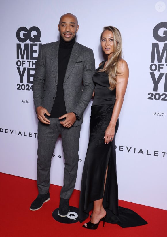 Thierry Henry et sa femme Andrea Rajacic - People au photocall de la soirée "GQ Men of the Year awards 2024" à l'hôtel Plaza à Paris. Le 20 novembre 2024 © Denis Guignebourg / Bestimage