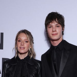 Ludivine Sagnier et Paul Kircher ont pris la pose devant les caméras

Ludivine Sagnier et Paul Kircher - People au photocall de la soirée "GQ Men of the Year awards 2024" à l'hôtel Plaza à Paris. Le 20 novembre 2024 © Denis Guignebourg / Bestimage