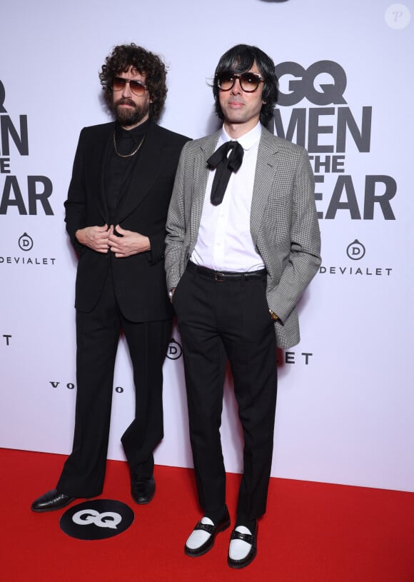 Gaspard Augé et Xavier de Rosnay du groupe Justice - People au photocall de la soirée "GQ Men of the Year awards 2024" à l'hôtel Plaza à Paris. Le 20 novembre 2024 © Denis Guignebourg / Bestimage