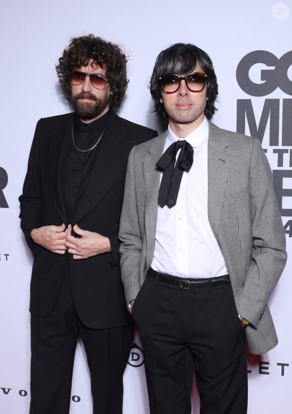 Gaspard Augé et Xavier de Rosnay du groupe Justice - People au photocall de la soirée "GQ Men of the Year awards 2024" à l'hôtel Plaza à Paris. Le 20 novembre 2024 © Denis Guignebourg / Bestimage