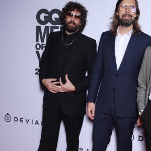 Gaspard Augé et Xavier de Rosnay du groupe Justice avec Pedro Winter - People au photocall de la soirée "GQ Men of the Year awards 2024" à l'hôtel Plaza à Paris. Le 20 novembre 2024 © Denis Guignebourg / Bestimage