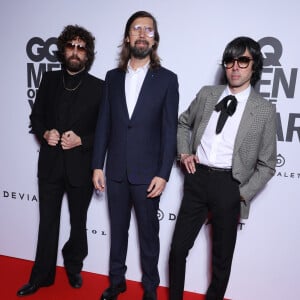 Gaspard Augé et Xavier de Rosnay du groupe Justice avec Pedro Winter - People au photocall de la soirée "GQ Men of the Year awards 2024" à l'hôtel Plaza à Paris. Le 20 novembre 2024 © Denis Guignebourg / Bestimage