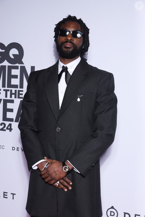 Damso - People au photocall de la soirée "GQ Men of the Year awards 2024" à l'hôtel Plaza à Paris. Le 20 novembre 2024 © Denis Guignebourg / Bestimage