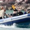 Kate Winslet se promène en bateau sur les mers du Mexique le 13 mars 2010 avec ses enfants Joe et Mia et ses proches