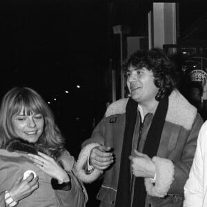 France Gall ne voulait surtout pas que cela s'ébruite. "Il fallait préserver les enfants, mais aussi l'image show-biz du duo si populaire, couple idéal, intouchable aux yeux des Français."
Archives - France Gall, Daniel Balavoine et Michel Berger - Anniversaire de la creation du Golf Drouot. Beaucoup de debutants sont venus faire acte de presence pour remercier les fondateurs. Le 14 novembre 1980