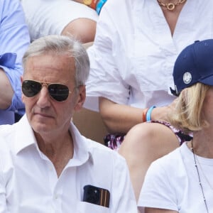 Bernard de La Villardière et Anne - Célébrités dans les tribunes de la finale Dames des Internationaux de Tennis de Roland Garros à Paris le 8 juin 2024. © Jacovides-Moreau/Bestimage