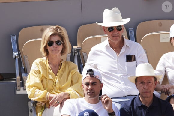 Bernard de La Villardière et sa femme Anne, Stéphane Bern et son compagnon Yori Bailleres - Célébrités dans les tribunes de la finale homme des Internationaux de France de tennis de Roland Garros 2024 à Paris le 9 juin 2024. © Jacovides-Moreau/Bestimage