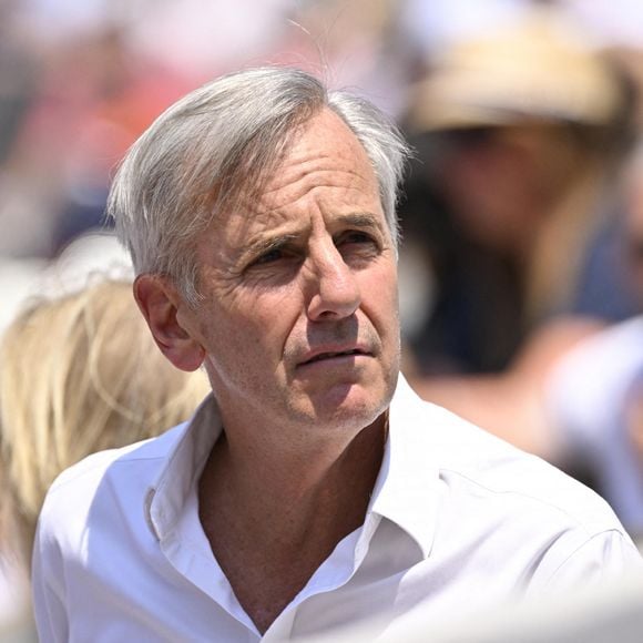 Bernard de La Villardière - Célébrités dans les tribunes des Internationaux de France de tennis de Roland Garros 2023.