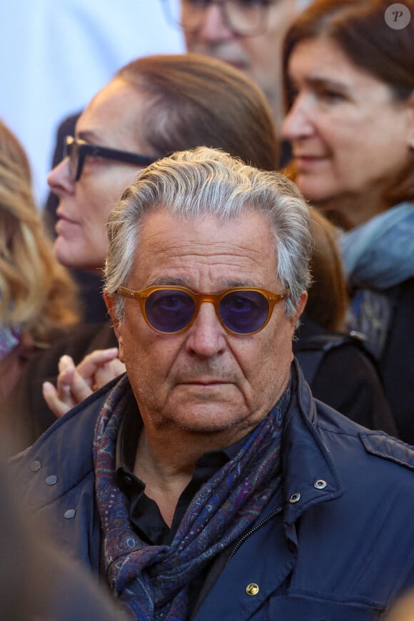 Carole Bouquet, Christian Clavier, saisi par l'émotion - Sortie des Obsèques de Michel Blanc en l'église Saint-Eustache à Paris, le 10 octobre 2024. © Moreau / Jacovides / Bestimage 