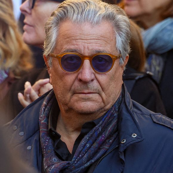 Carole Bouquet, Christian Clavier, saisi par l'émotion - Sortie des Obsèques de Michel Blanc en l'église Saint-Eustache à Paris, le 10 octobre 2024. © Moreau / Jacovides / Bestimage 