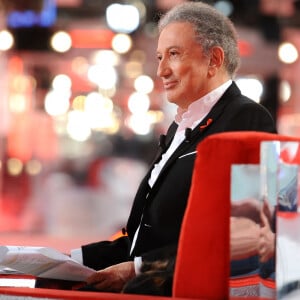 Michel Drucker continue d'occuper le dimanche après-midi des Français
Exclusif - Michel Drucker - Enregistrement de l'émission Vivement dimanche au studio Gabriel, presentée par Michel Drucker . Diffusion sur France 2 le 28/03/2021