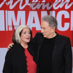 Françoise Fabian s'installera également dans le célèbre canapé rouge de Michel Drucker
Exclusif - Françoise Fabian et Michel Drucker - Enregistrement de l'émission "Vivement dimanche" au studio Rive Gauche à Paris, présentée par M.Drucker et diffusée le 24 novembre sur France 3