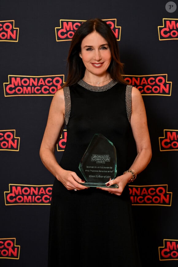 Exclusif - Elsa Zylberstein, l'actrice et productrice française, a reçu le prix "Femme Dans Les Arts Prix 2024" durant le 1er Monaco ComicCon Prelude qui se déroule au Grimaldi Forum à Monaco. Le 16 novembre 2024. © Bruno Bébert / Bestimage